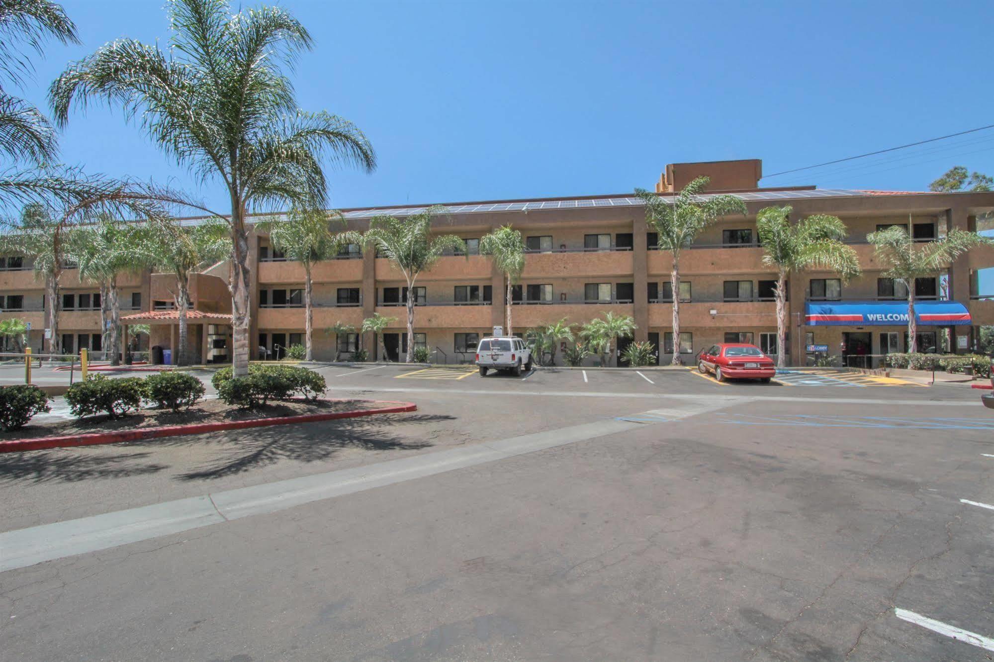 Motel 6 San Diego - Mission Valley Buitenkant foto