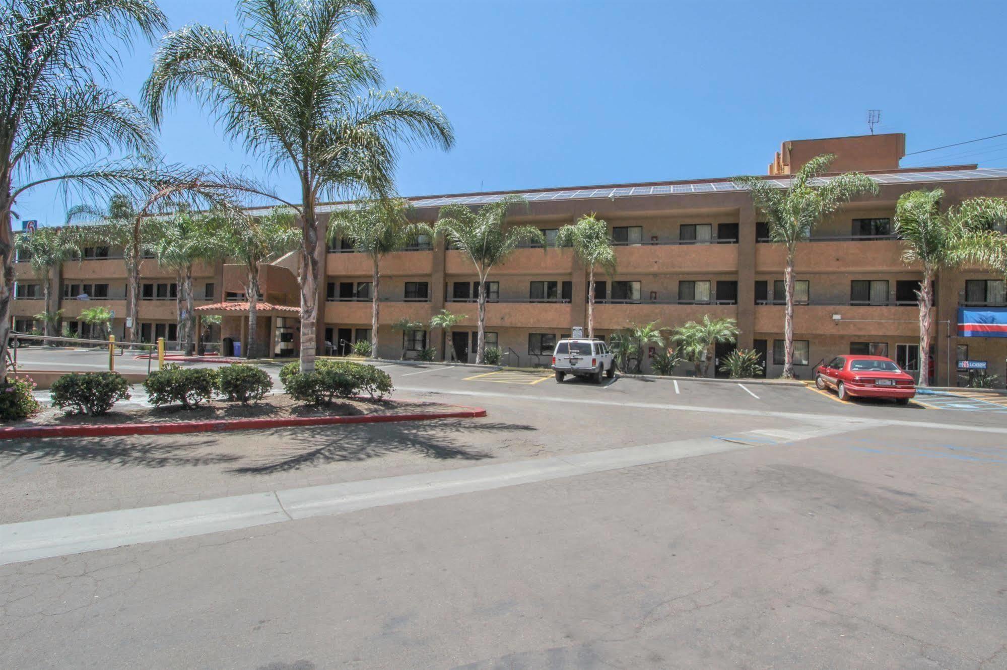 Motel 6 San Diego - Mission Valley Buitenkant foto
