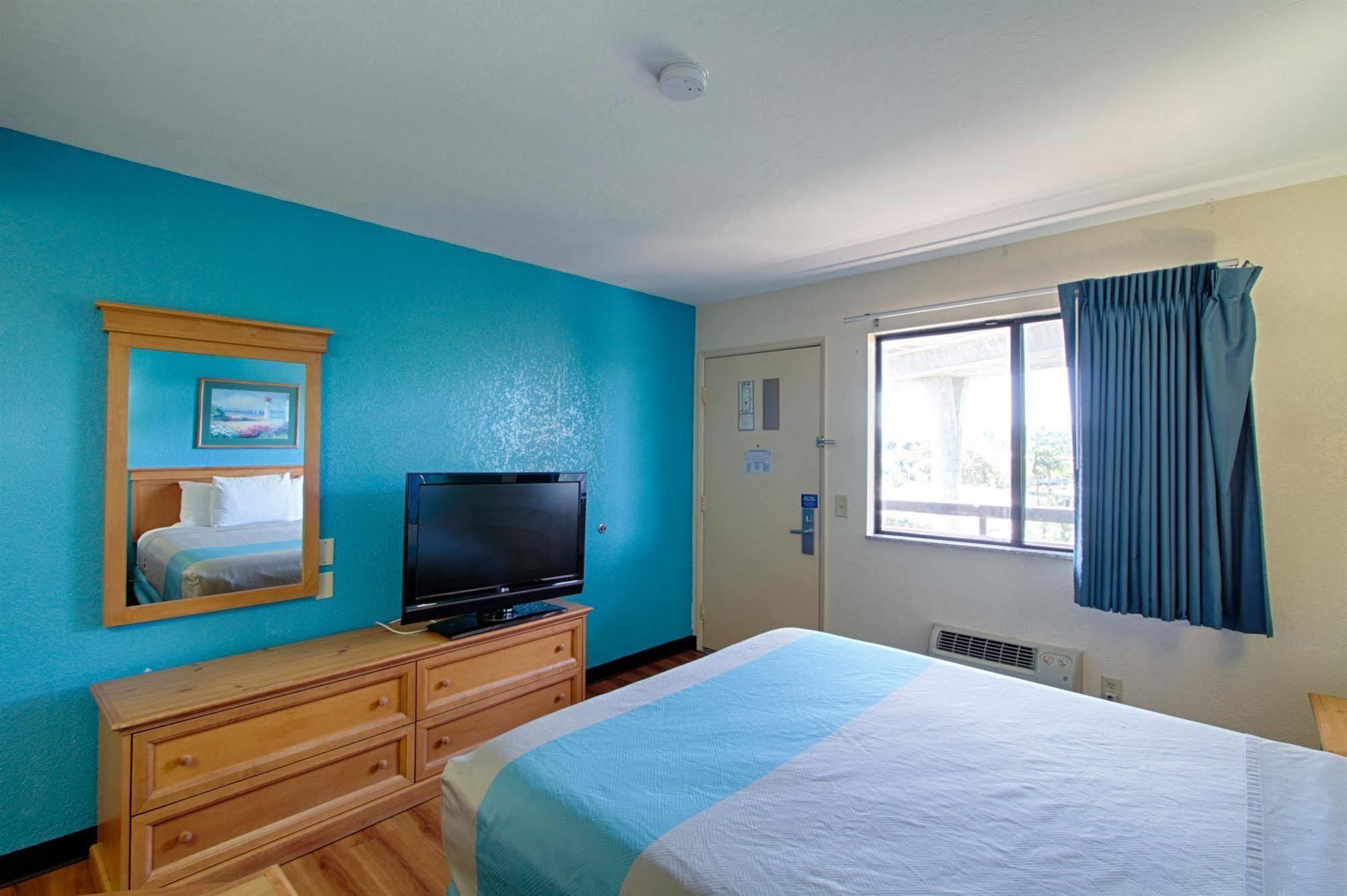 Motel 6 San Diego - Mission Valley Buitenkant foto